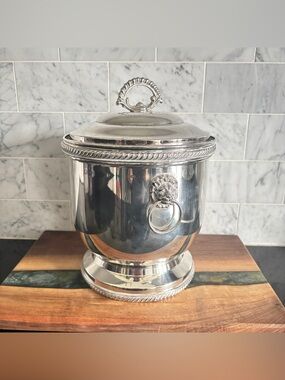 Vintage Wm A Rogers Silver Plate Lion Head Handles Champagne / Ice Bucket